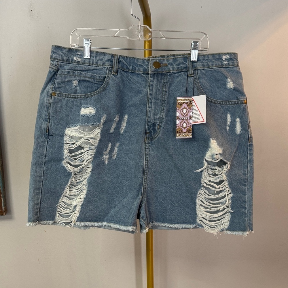Boohoo plus size Blue Distressed denim Jean Shorts NWT 16
